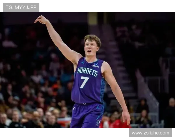 克尼佩尔展现全面实力半场9投5中斩获13分5篮板3抢断